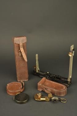 Ensemble de 3 clinomètres anglais. Set of 3 British clinometers — miniature 11