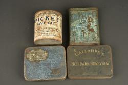 Lot de 6 boîtes anglaises et un quart. Lot of 6 British tins and one mug — miniature 3