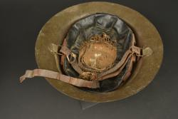 Casque anglais Brodie avec insigne du King's Own Royal Regiment de Lancaster. British Brodie helmet with badge of the King’s Own Royal Regiment of Lancaster — miniature 5