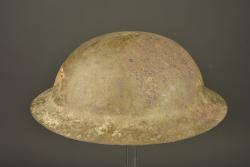 Casque anglais Brodie avec insigne du King's Own Royal Regiment de Lancaster. British Brodie helmet with badge of the King’s Own Royal Regiment of Lancaster — miniature 8