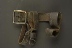 Porte manche d'outil anglais en cuir pattern 1914. British Pattern 1914 leather helve carrier — miniature 1