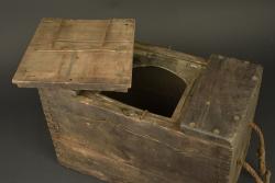 Caisse anglaise pour cartouchières d'allègement et bandolier toile. British crate for emergency ammunition pouches and cloth bandolier — miniature 3