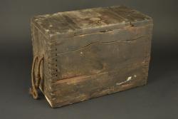 Caisse anglaise pour cartouchières d'allègement et bandolier toile. British crate for emergency ammunition pouches and cloth bandolier — miniature 5
