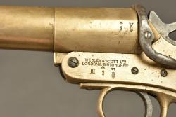 Lance fusée Webley et Scott dans son étui. Webley & Scott flare pistol in its holster — miniature 4