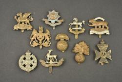 Lot de 10 insignes anglais d'infanterie. Lot of 10 British infantry badges — miniature 1