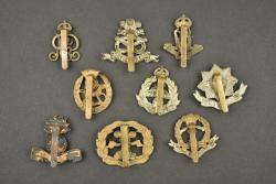Lot de 9 insignes anglais d'infanterie. Lot of 9 British infantry badges — miniature 2