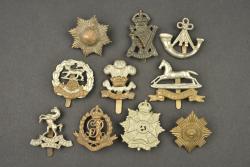 Lot de 10 insignes anglais d'infanterie. Lot of 10 British infantry badges — miniature 1