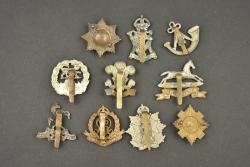 Lot de 10 insignes anglais d'infanterie. Lot of 10 British infantry badges — miniature 2