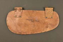 Banane porte outil individuel australien en cuir. Australian leather waist pouch for entrenching tool — miniature 1