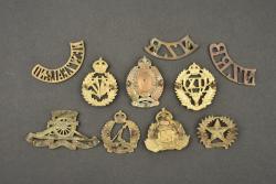 Lot de 10 badges New Zealand. Lot of 10 New Zealand badges — miniature 2