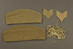 Culotte US en toile, bonnets de police et chevrons. US canvas breeches, overseas caps and chevrons — miniature 5