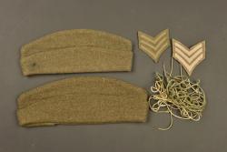 Culotte US en toile, bonnets de police et chevrons. US canvas breeches, overseas caps and chevrons — miniature 6
