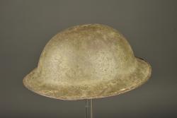 Casque américain MkI de fabrication anglaise. American MkI helmet of British manufacture — miniature 8