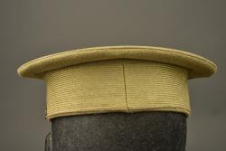 Casquette d'officier américain et paire de jumelles. American officer’s visor cap and pair of binoculars — miniature 12