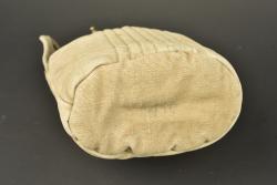Ensemble de bidons et gamelle US. Group of US canteens and mess tin — miniature 4
